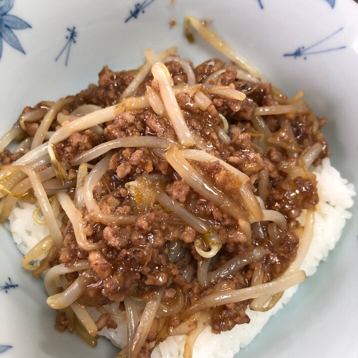 ひき肉もやし丼